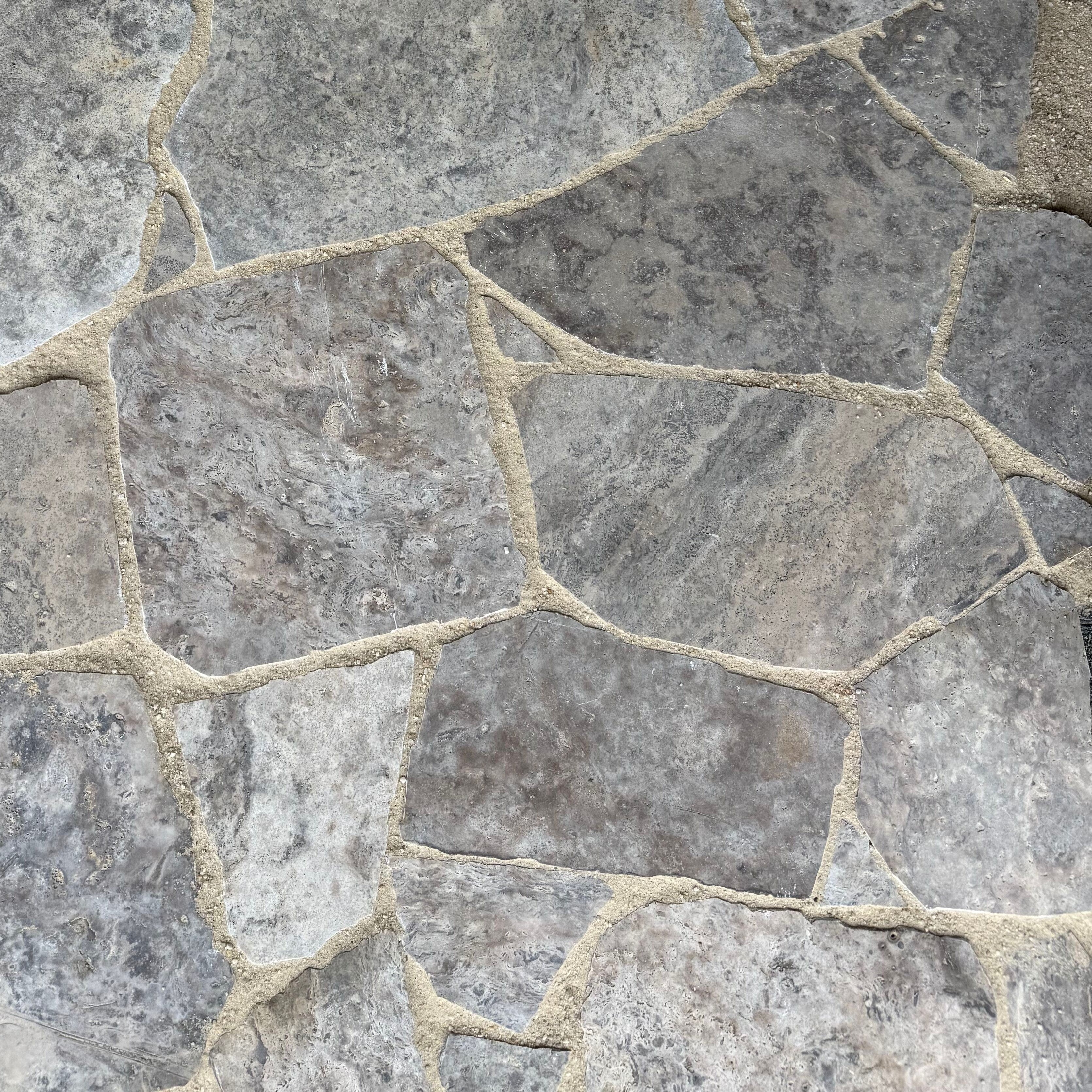 Crazy Pave Silver Travertine (Per m2)