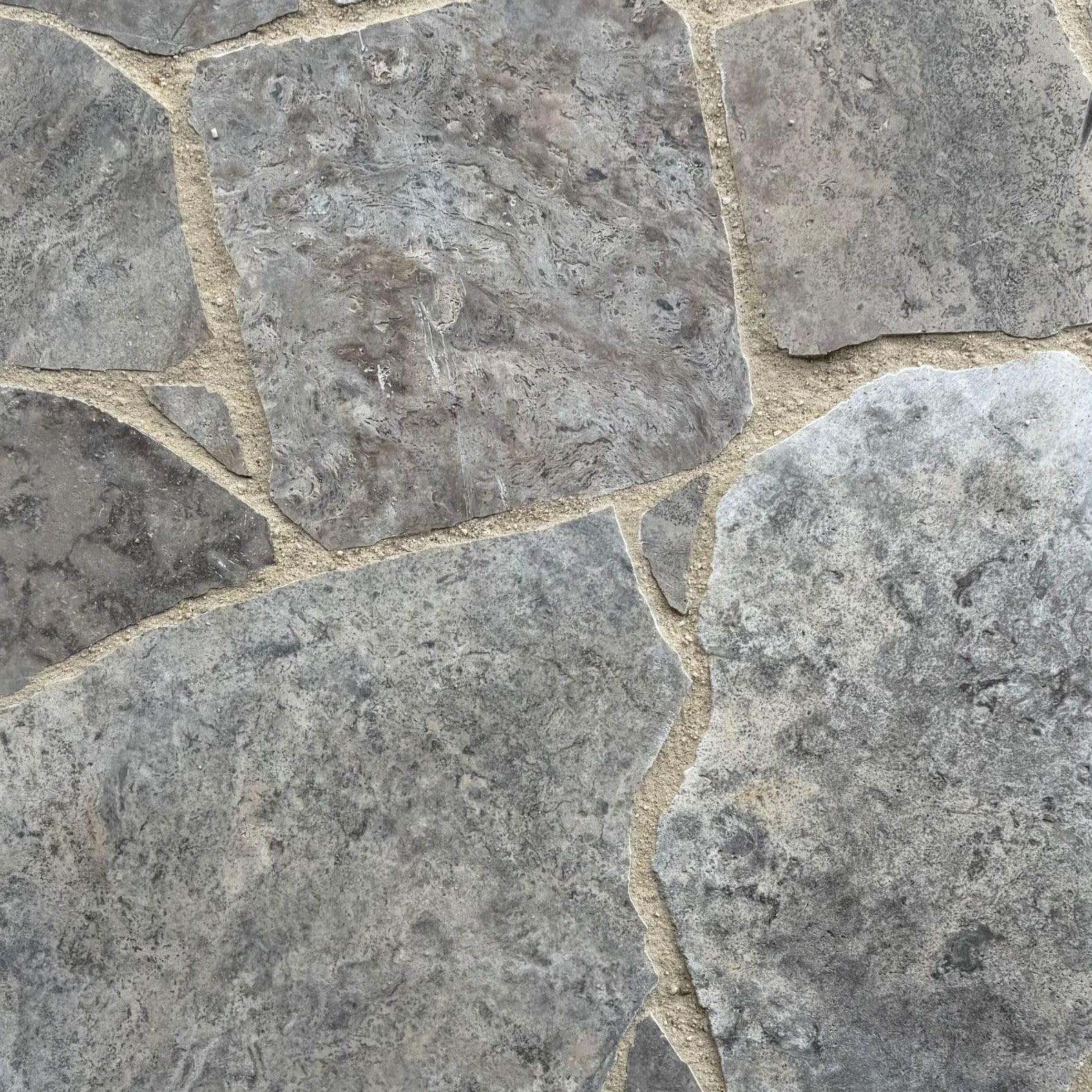 Crazy Pave Silver Travertine (Per m2)